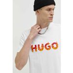 Bombažna kratka majica HUGO moški, bež barva - bež. Kratka majica iz kolekcije HUGO, izdelana iz tanke, elastične pletenine. Model iz izjemno udobne bombažne tkanine.