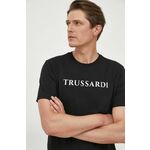 Bombažna kratka majica Trussardi črna barva - črna. Kratka majica iz kolekcije Trussardi, izdelana iz tanke, rahlo elastične pletenine. Model iz izjemno udobne bombažne tkanine.