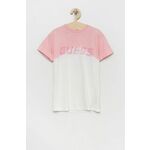 Otroški bombažen t-shirt Guess roza barva - roza. Otroški T-shirt iz kolekcije Guess. Model izdelan iz vzorčaste pletenine.