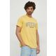 Bombažna kratka majica Guess moški, rumena barva - rumena. Kratka majica iz kolekcije Guess, izdelana iz tanke, elastične pletenine. Model iz izjemno udobne, zračne tkanine.