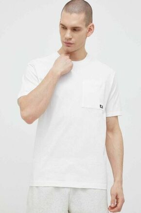 Bombažna kratka majica New Balance bela barva - bela. Kratka majica iz kolekcije New Balance. Model izdelan iz enobarvne pletenine. Izjemno udoben material