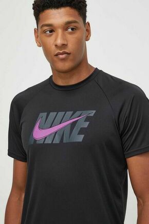 Kratka majica za vadbo Nike črna barva - črna. Kratka majica za vadbo iz kolekcije Nike. Model izdelan iz materiala