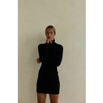 Obleka MUUV. - črna. Obleka iz kolekcije MUUV. Prilagojen model, izdelan iz enobarvne pletenine.