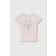 Otroška kratka majica Guess roza barva - roza. Otroške kratka majica iz kolekcije Guess. Model izdelan iz pletenine s potiskom. Model iz zračne tkanine z visoko vsebnostjo bombaža.