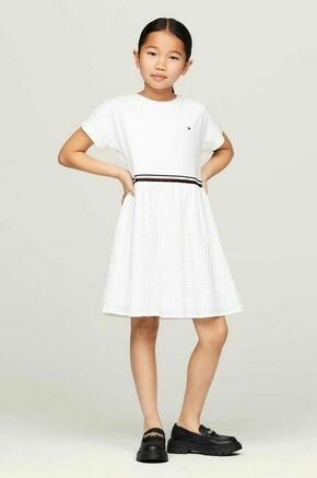 Otroška bombažna obleka Tommy Hilfiger bela barva - bela. Otroški obleka iz kolekcije Tommy Hilfiger. Nabran model
