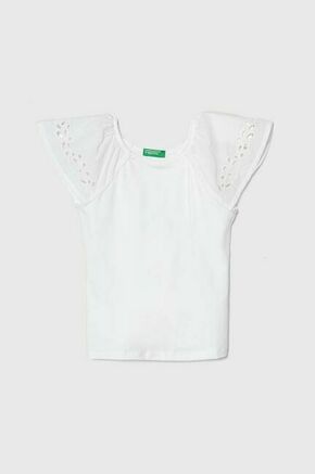 Otroška kratka majica United Colors of Benetton bela barva - bela. Lahkotna kratka majica iz kolekcije United Colors of Benetton. Model izdelan iz enobarvnega materiala. Model iz izjemno udobne tkanine z visoko vsebnostjo bombaža.