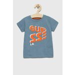 Otroška bombažna kratka majica Guess - modra. Otroški Lahkotna kratka majica iz kolekcije Guess. Model izdelan iz tanke, elastične pletenine.