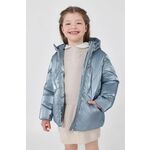 Otroška jakna Mayoral - modra. Otroški jakna iz kolekcije Mayoral. Podložen model, izdelan iz gladkega materiala. Vgrajena kapuca poveča zaščito pred mrazom in vetrom.