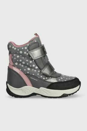 Otroški zimski škornji Geox siva barva - siva. Zimski čevlji iz kolekcije Geox. Delno podloženi model izdelan iz kombinacije ekološkega usnja in tekstilnega materiala.