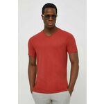 Bombažna kratka majica United Colors of Benetton moški, rdeča barva - rdeča. Kratka majica iz kolekcije United Colors of Benetton, izdelana iz tanke, elastične pletenine. Model iz zračne bombažne tkanine.