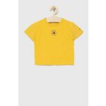 Tommy Hilfiger bombažna otroška majica - rumena. T-shirt iz zbirke Tommy Hilfiger. Model narejen iz debela, rahlo elastična tkanina.