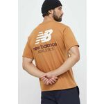 Bombažna kratka majica New Balance moški, rjava barva - rjava. Kratka majica iz kolekcije New Balance, izdelana iz pletenine s potiskom. Model iz zračne bombažne tkanine.