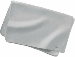 Brisača Nike siva barva - siva. Brisača iz kolekcije Nike. Model izdelan iz enobarvnega materiala.