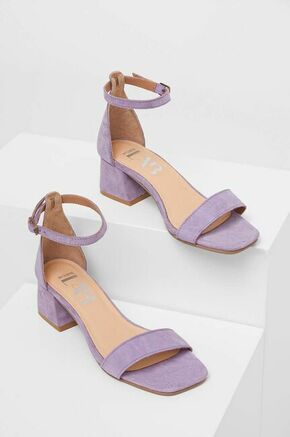 Sandali iz semiša Answear Lab vijolična barva - vijolična. Sandali iz kolekcije Answear Lab. Model izdelan iz semiš usnja. Model z zapenjanjem s sponko za prileganje po meri.