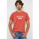 Bombažna kratka majica Guess rdeča barva - rdeča. Lahkotna kratka majica iz kolekcije Guess. Model izdelan iz tanke, elastične pletenine.