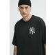Bombažna kratka majica New Era moška, črna barva, NEW YORK YANKEES - črna. Kratka majica iz kolekcije New Era, izdelana iz pletenine s potiskom. Model iz izjemno udobne bombažne tkanine.