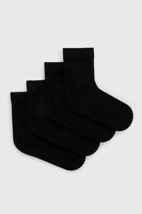 Otroške nogavice United Colors of Benetton 4-pack črna barva - črna. Otroški Visoke nogavice iz kolekcije United Colors of Benetton. Model izdelan iz elastičnega materiala. V kompletu so štirje pari. Izjemno udobna tkanina z visoko vsebnostjo...