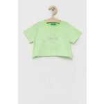 Otroška bombažna kratka majica United Colors of Benetton zelena barva - zelena. Otroške kratka majica iz kolekcije United Colors of Benetton. Model izdelan iz tanke, elastične pletenine.