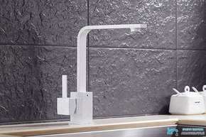 Pipa EYN 0113 za kuhinjo ali kopalnico | Sodobna visoka kuhinjska/kopalniška armatura ostrih linij (Barva: Bela - imitacija belega kamna)
