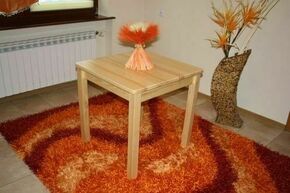 Eoshop Jedilna miza 60x60 iz masivnega bora (barva lesa: jelša)