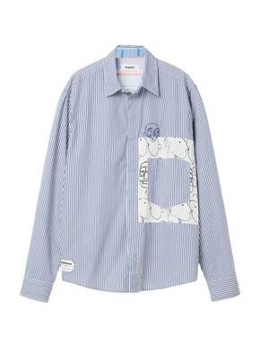Bombažna srajca Desigual moška - modra. Srajca iz kolekcije Desigual. Model izdelan iz vzorčaste tkanine. Ima klasičen ovratnik.