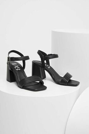 Usnjeni sandali Answear Lab črna barva - črna. Sandali iz kolekcije Answear Lab. Model izdelan iz naravnega usnja. Model z zapenjanjem s sponko za prileganje po meri.