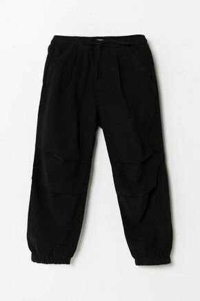 Otroške hlače United Colors of Benetton črna barva - črna. Otroški hlače iz kolekcije United Colors of Benetton. Model izdelan iz enobarvne tkanine. Model iz zračne tkanine z visoko vsebnostjo viskoze.