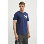 Kratka majica Nike New York Yankees moška, mornarsko modra barva - mornarsko modra. Lahkotna kratka majica iz kolekcije Nike, izdelana iz zračnega materiala, ki je idealen za toplejše letne čase. Model iz izjemno udobne bombažne tkanine.