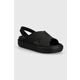 Sandali Crocs Brooklyn Luxe Strap črna barva, 209407.060 - črna. Sandali iz kolekcije Crocs. Model je izdelan iz sintetičnega materiala. Model z mehkim, oblikovanim vložkom zagotavlja udobje.