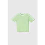 Otroška bombažna kratka majica adidas zelena barva - zelena. Otroške kratka majica iz kolekcije adidas, izdelana iz pletenine, prijetne na otip. Model iz izjemno udobne bombažne tkanine.