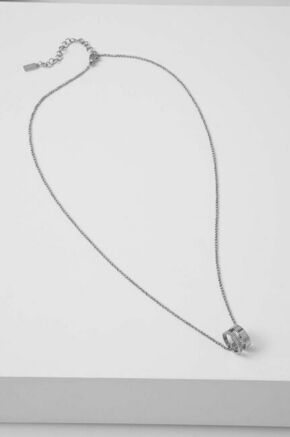 Ogrlica BOSS - srebrna. Ogrlica iz kolekcije BOSS. Model s premičnim obeskom