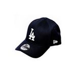 New Era kapa Thirty League Basic - mornarsko modra. Kapa s šiltom vrste baseball iz kolekcije New Era. Model izdelan iz enobarvnega materiala.