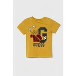 Otroška bombažna kratka majica Guess rumena barva - rumena. Otroške lahkotna kratka majica iz kolekcije Guess, izdelana iz pletenine, prijetne na otip. Model iz visokokakovostnega in trajnostnega materiala.