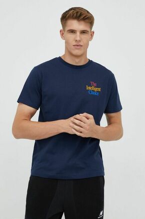 Bombažna kratka majica New Balance mornarsko modra barva - mornarsko modra. Ohlapna kratka majica iz kolekcije New Balance. Model izdelan iz tanke