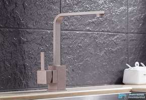 Pipa EYN 0113 za kuhinjo ali kopalnico | Sodobna visoka kuhinjska/kopalniška armatura ostrih linij (Barva: Grafitna)