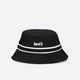 Levi's bombažni klobuk - črna. Klobuk iz zbirke Levi's. Širok model, izdelan iz materiala z aplikacijo.