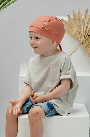 Otroška kapa Jamiks - roza. Otroška kapa iz kolekcije Jamiks. Model izdelan iz enobarvne tkanine.