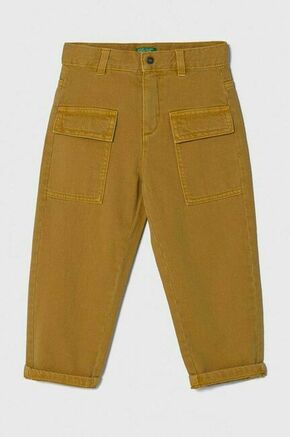 Otroške bombažne hlače United Colors of Benetton rumena barva - rumena. Otroški hlače iz kolekcije United Colors of Benetton. Model izdelan iz enobarvne tkanine. Model iz izjemno udobne bombažne tkanine.