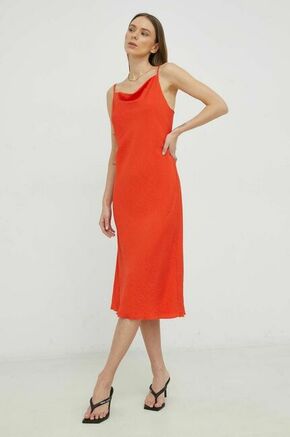 Obleka Samsoe Samsoe oranžna barva - oranžna. Lahkotna obleka iz kolekcije Samsoe Samsoe. Raven model izdelan iz enobarvne tkanine. Nežen material