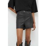 Kratke hlače Answear Lab ženski, črna barva - črna. Kratke hlače iz kolekcije Answear Lab, izdelane iz imitacija usnja. Model iz raztegljive tkanine, ki poudari in oblikuje silhueto.