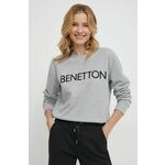 Bombažen pulover United Colors of Benetton ženska, siva barva - siva. Pulover iz kolekcije United Colors of Benetton, izdelan iz pletenine z nalepko. Model iz izjemno udobne bombažne tkanine.