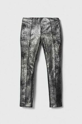 Otroške hlače Guess srebrna barva - srebrna. Hlače iz kolekcije Guess. Model izdelan iz rahlo elastičnega materiala