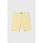 Otroške kratke hlače United Colors of Benetton rumena barva - rumena. Otroški kratke hlače iz kolekcije United Colors of Benetton. Model izdelan iz enobarvnega materiala. Model iz izjemno udobne tkanine z visoko vsebnostjo bombaža.