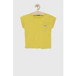 Otroška bombažna kratka majica United Colors of Benetton rumena barva - rumena. Otroške kratka majica iz kolekcije United Colors of Benetton. Model izdelan iz tanke, elastične pletenine.