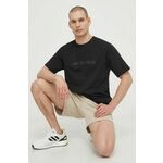 Bombažna kratka majica New Balance moška, črna barva, MT41559BK - črna. Kratka majica iz kolekcije New Balance, izdelana iz pletenine s potiskom. Model iz izjemno udobne bombažne tkanine.