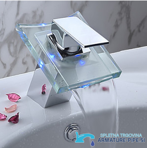 Slap pipa za kopalnico EYN cq0812 | Sodoben dizajn LED kopalniške armature