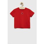 Tommy Hilfiger bombažna otroška majica - rdeča. T-shirt iz zbirke Tommy Hilfiger. Model narejen iz debela, rahlo elastična tkanina.
