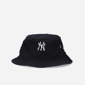 Bombažni klobuk 47brand New York Yankees črna barva - črna. Klobuk iz kolekcije 47brand. Model z ozkim robom