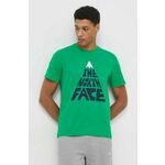 Bombažna kratka majica The North Face moški, zelena barva - zelena. Kratka majica iz kolekcije The North Face, izdelana iz pletenine s potiskom. Model iz izjemno udobne bombažne tkanine.