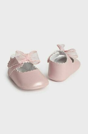 Čevlji za dojenčka Mayoral Newborn bež barva - bež. Čevlji za dojenčka iz kolekcije Mayoral Newborn. Model izdelan iz imitacije lakastega usnja.